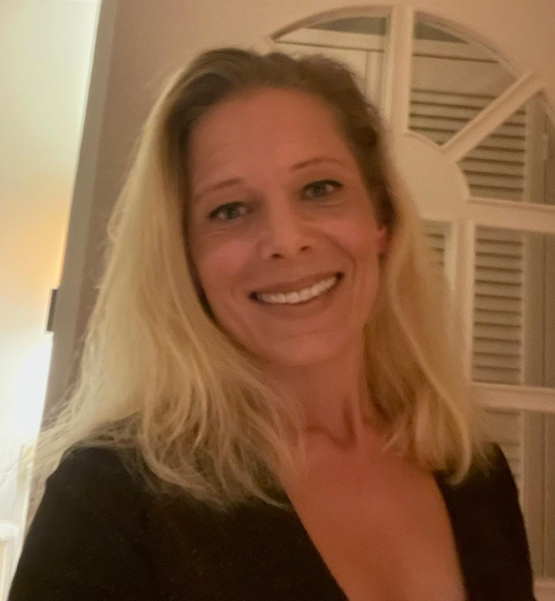 Portret van Dana Nossent, professional organizer en oprichter van Helder Huis
